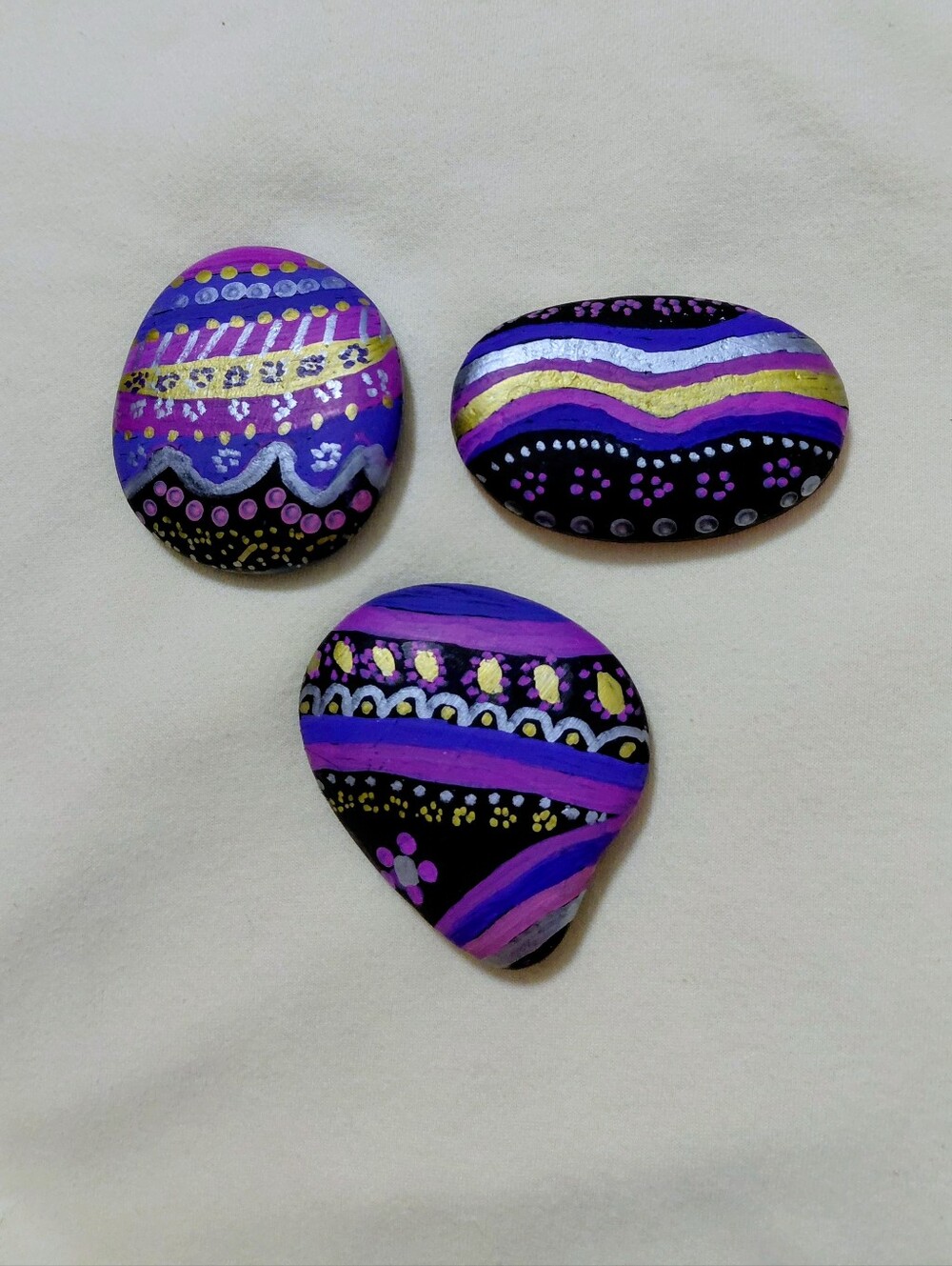 3 Coordinating Painted Stones Aprox 3x3"